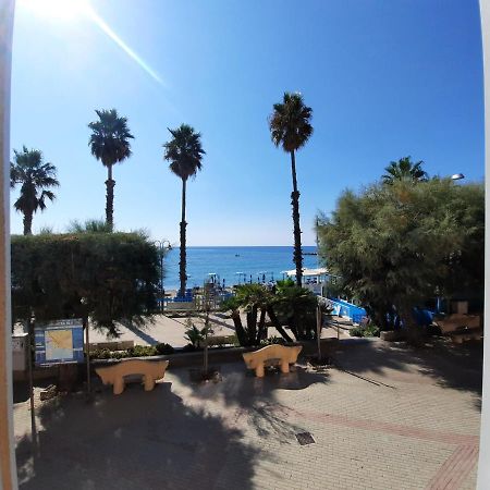 Finestre Sul Mare Villa San Lorenzo al Mare Rum bild