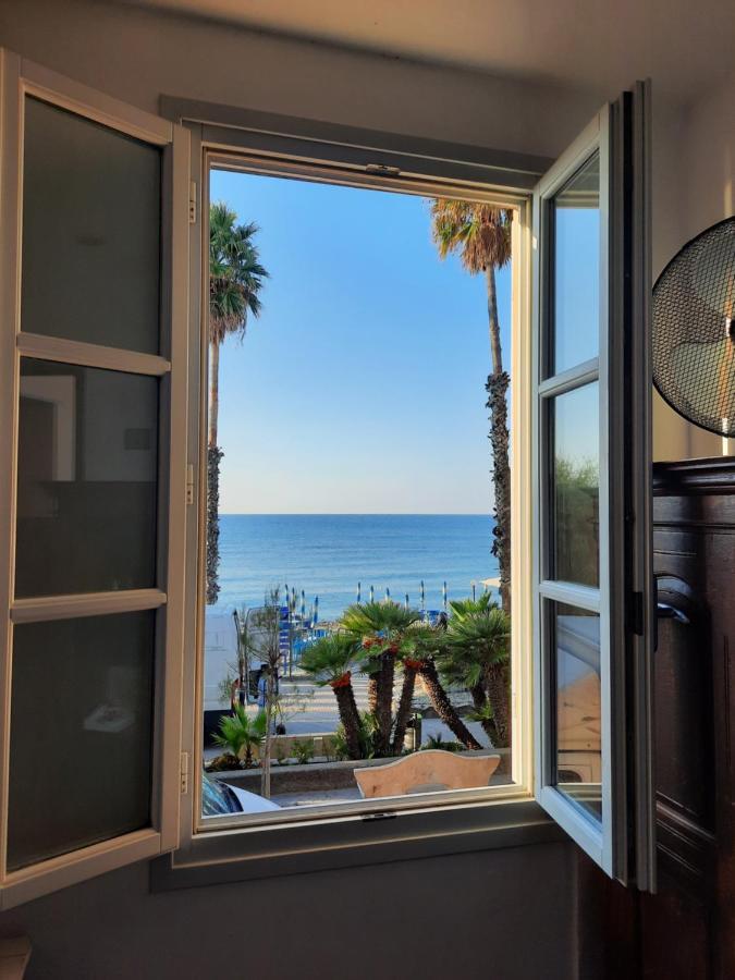 Finestre Sul Mare Villa San Lorenzo al Mare Rum bild